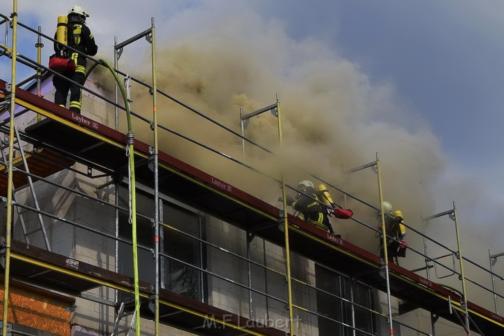 Dachstuhlbrand Koeln Poll Geislarerstr P040.JPG - Miklos Laubert